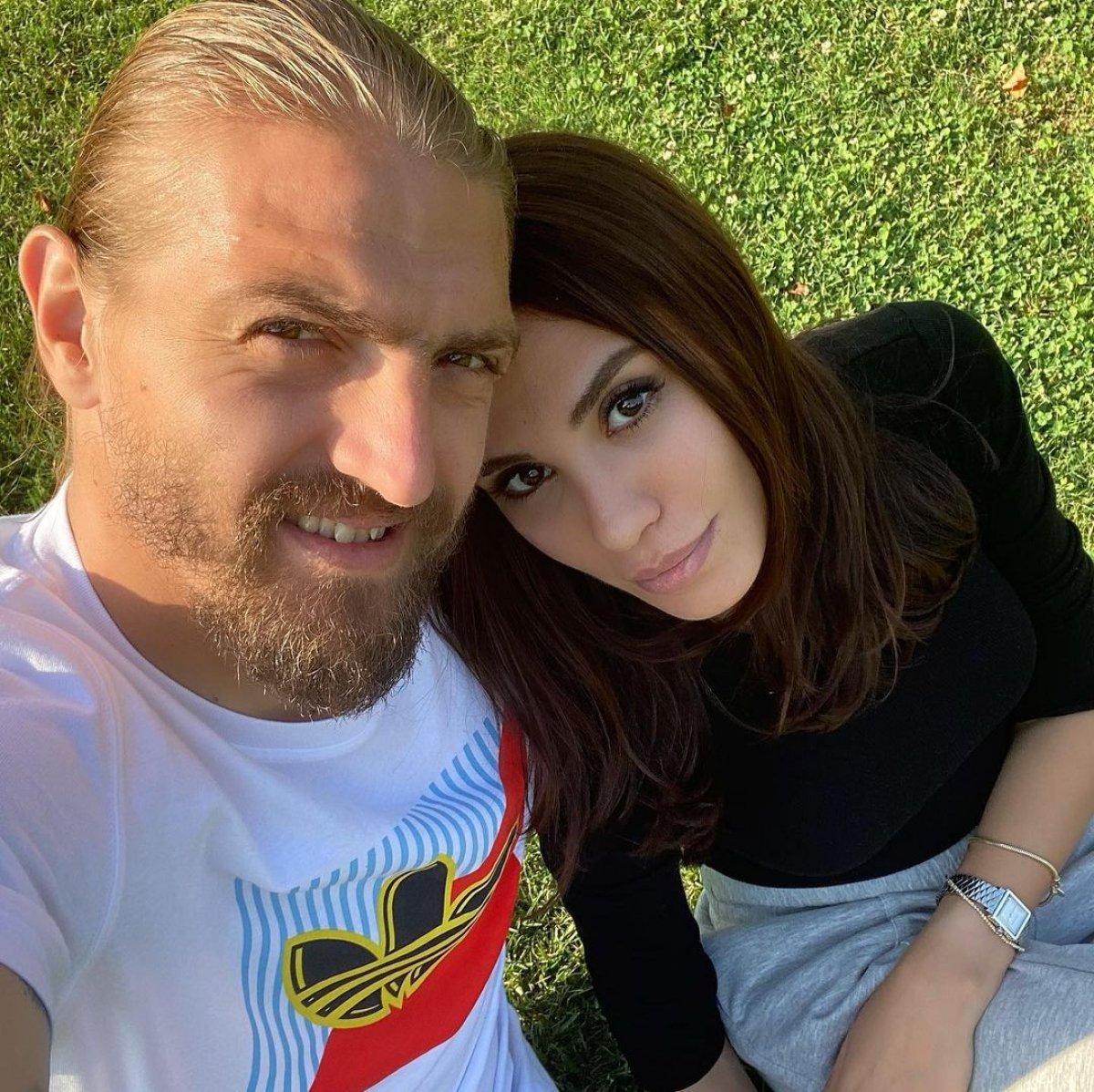 Caner Erkin ve Şükran Ovalı’dan yatak odası pozu