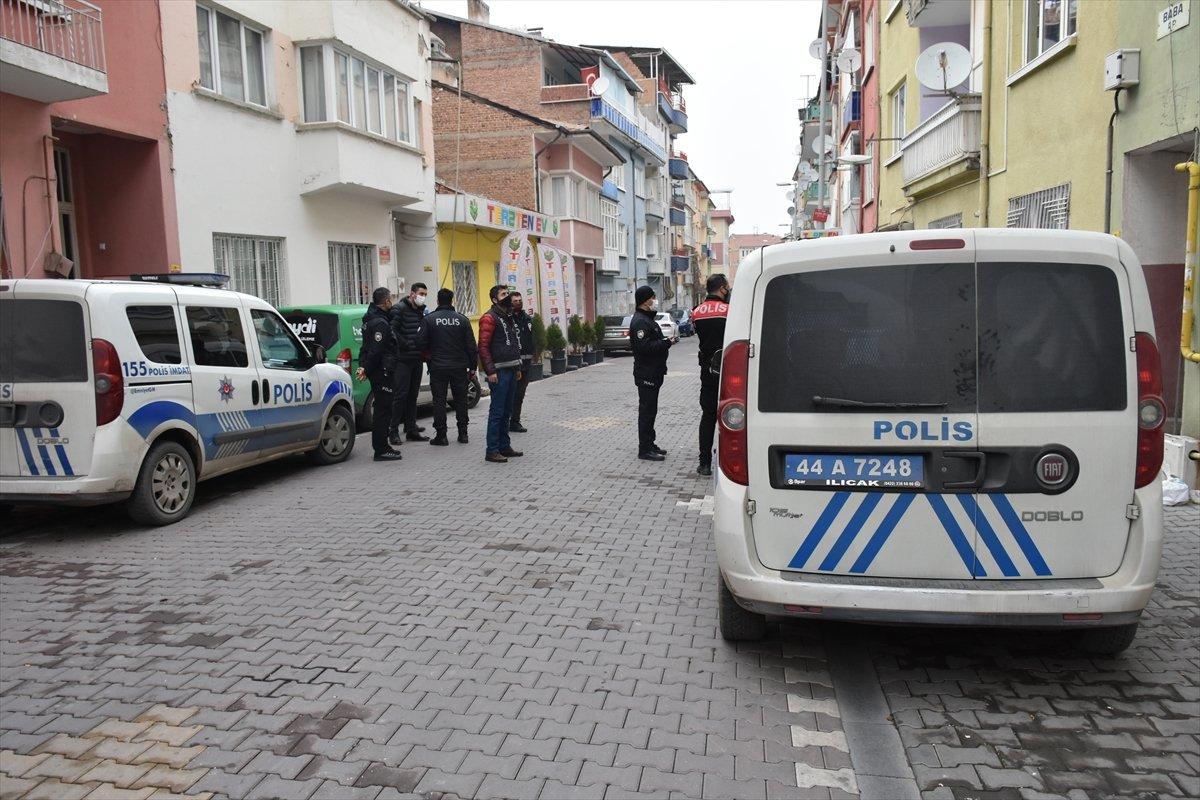 Malatya'da annesini rehin alan genci polis ikna etti