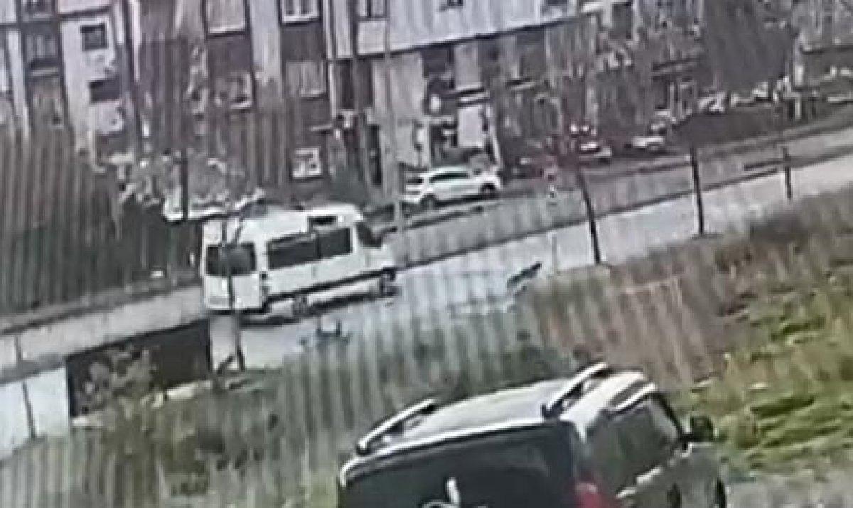 Kocaeli'de köpeğe çarpıp kaçan sürücü