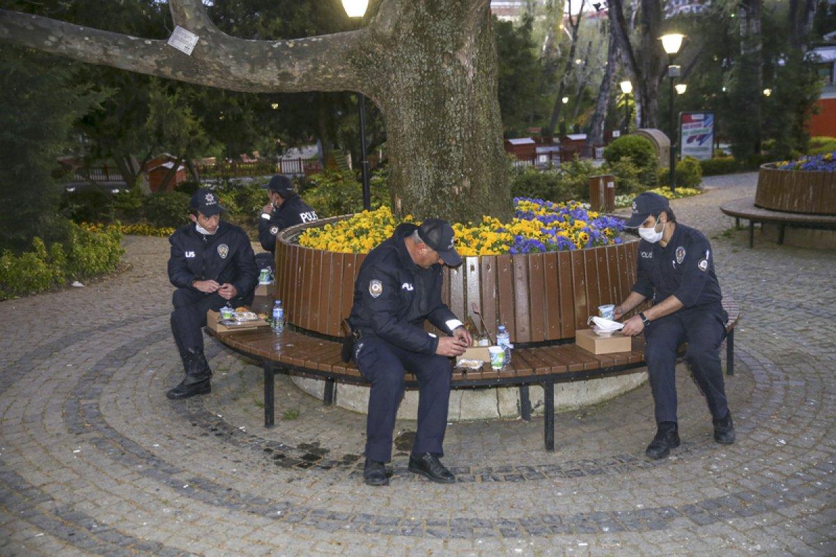 Şarkıcı Fedon Yılın Fotoğrafları'nı oyladı