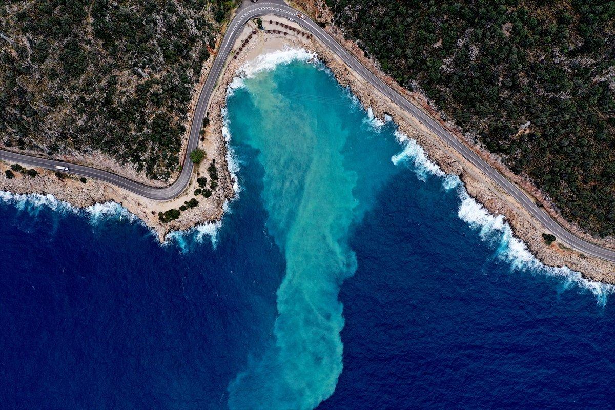 Kaputaş Plajı'nda denizin rengi turkuaza dönüştü