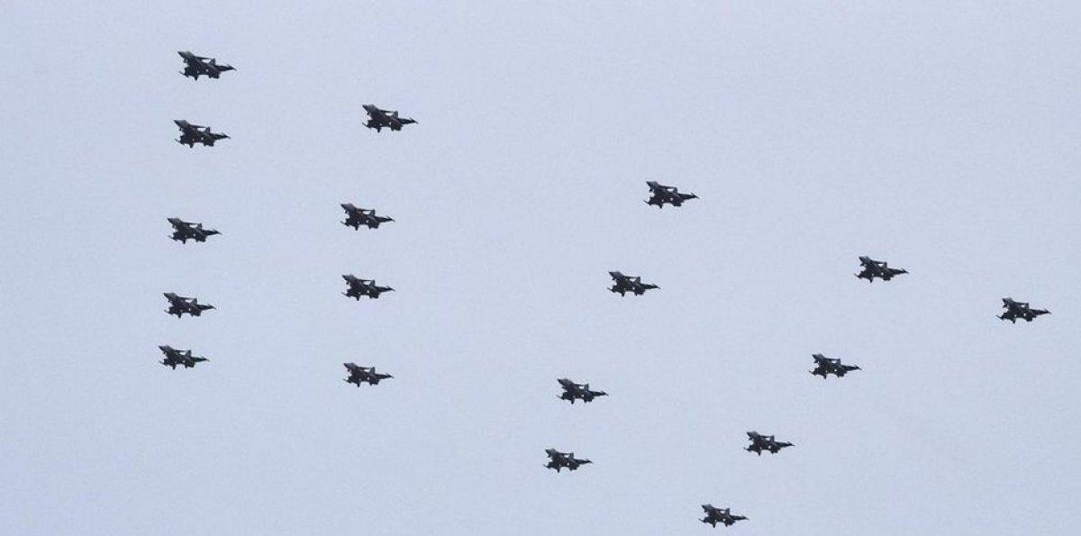 İsveç Hava Kuvvetleri 'Noel Ağacı' koreografisi yaptı