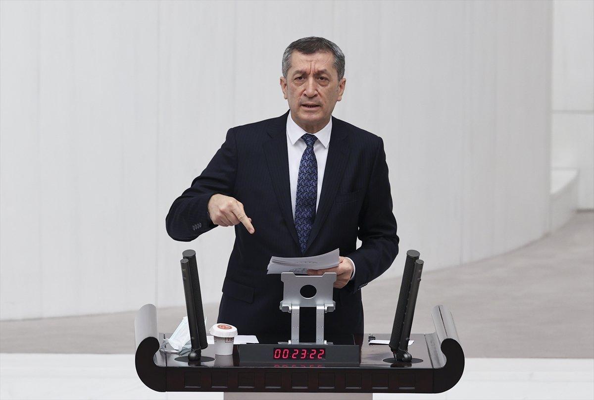 Ziya Selçuk: 21 Aralık'a kadar 200 bin tablet daha dağıtılacak