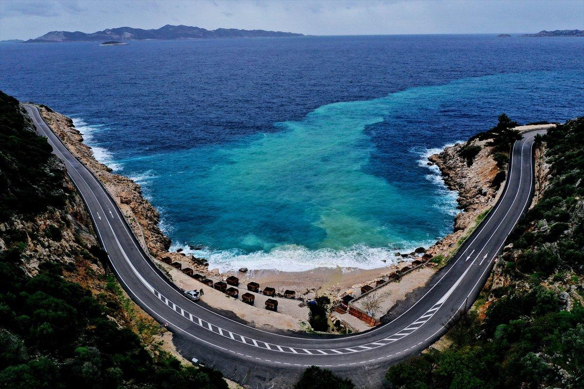 Kaputaş Plajı'nda denizin rengi turkuaza dönüştü