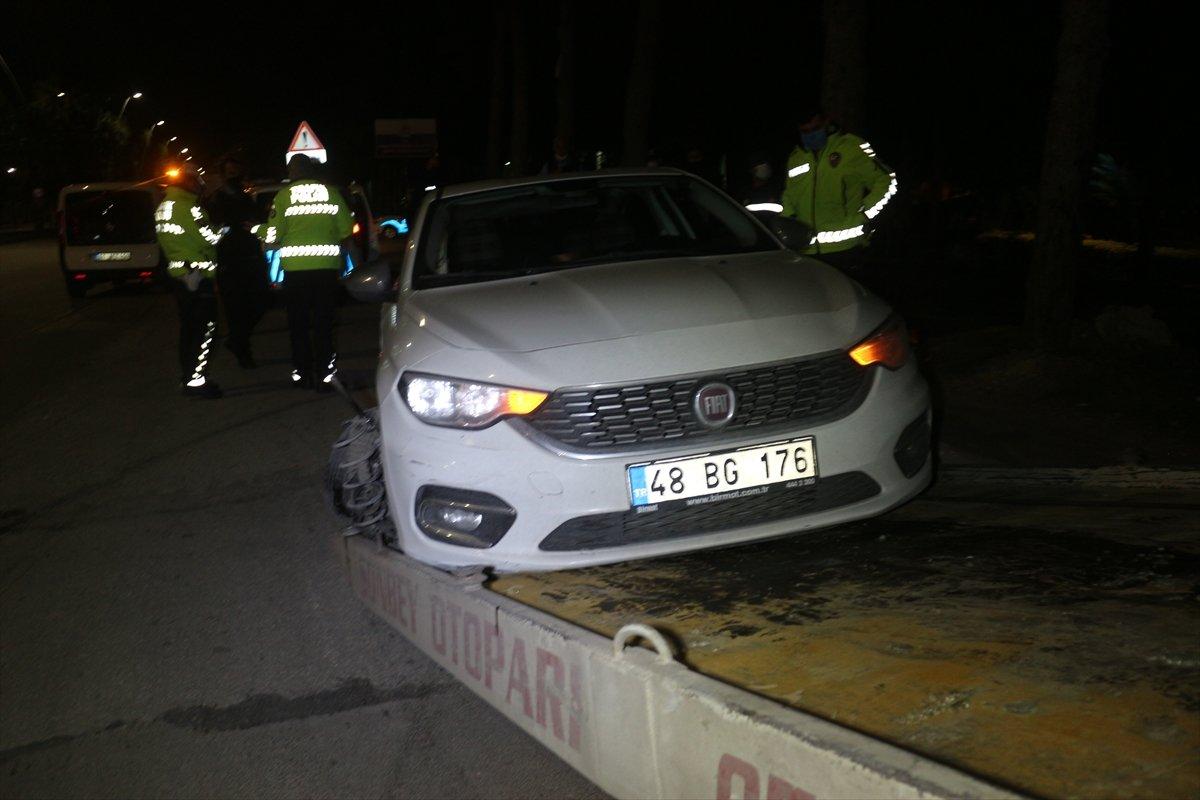 Adana'da polisten kaçmaya çalışan alkollü sürücü kaza yaptı