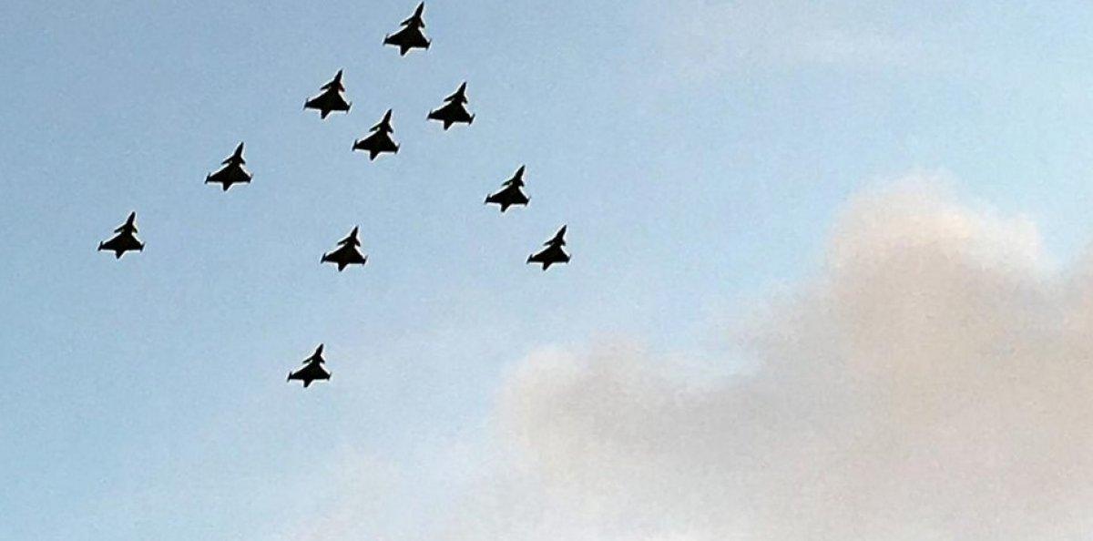 İsveç Hava Kuvvetleri 'Noel Ağacı' koreografisi yaptı