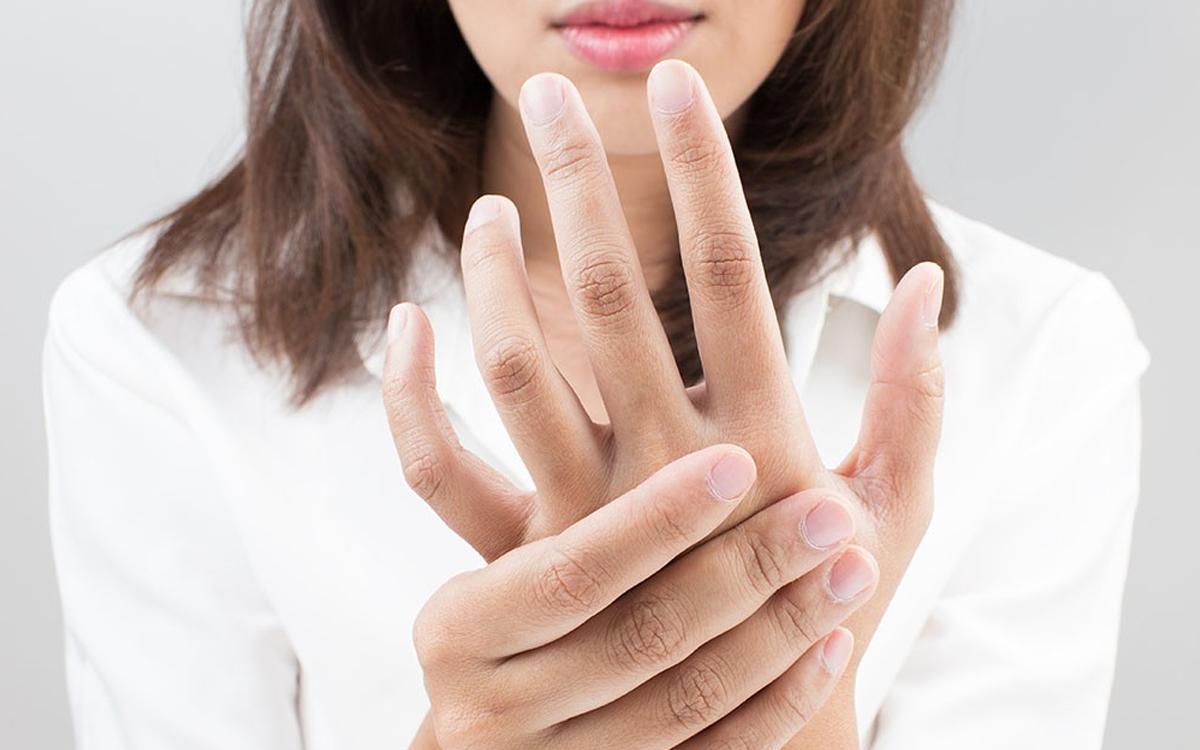 El uyuşması neden olur, nasıl geçer