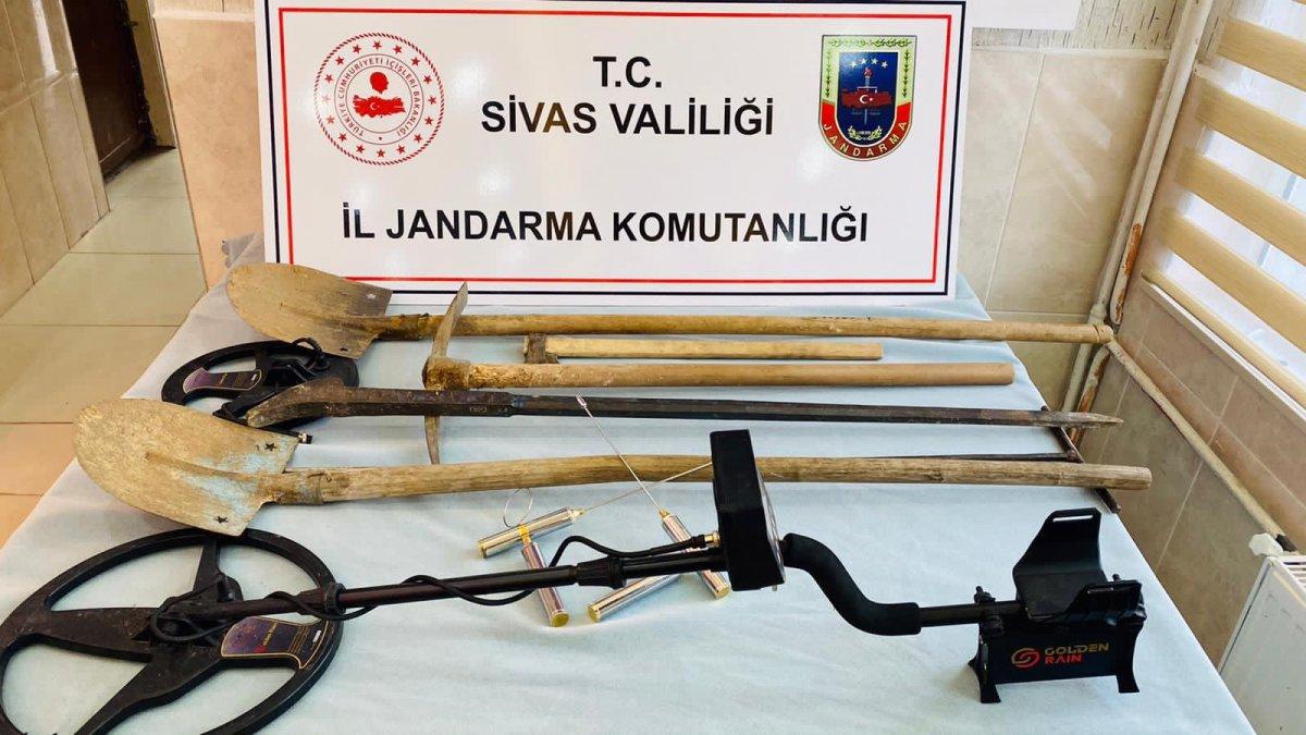 Sivas'ta kaçak kazı yaparken yakalananlara kısıtlama cezası