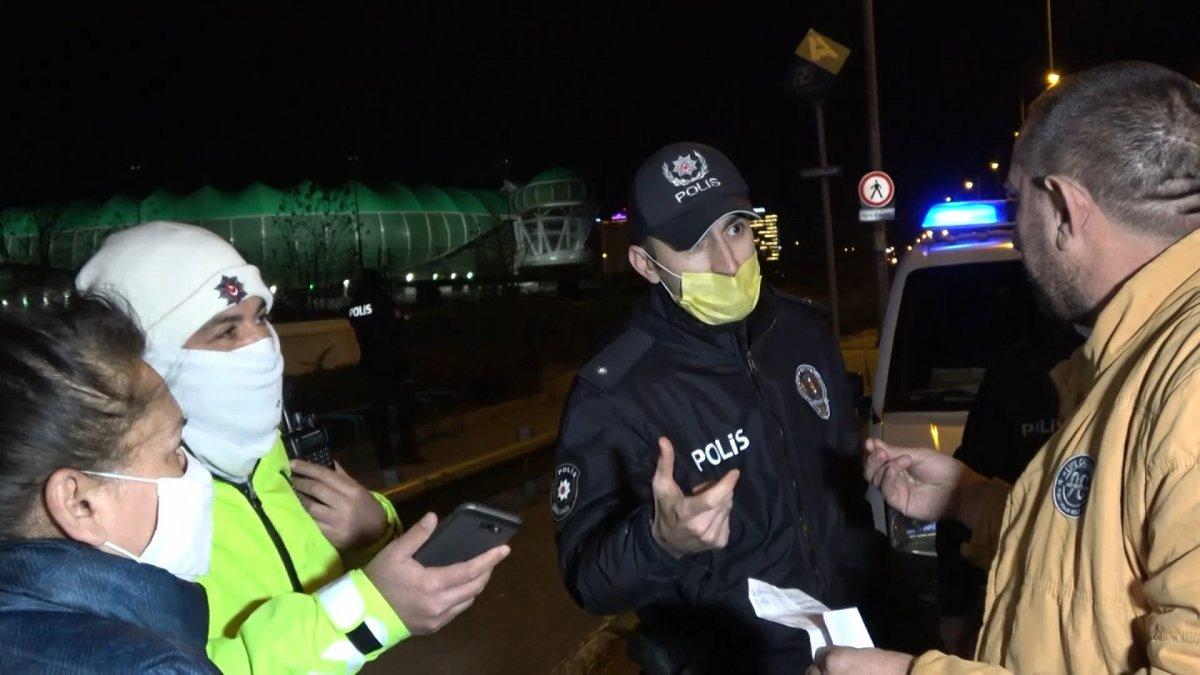 Bursa'da alkolmetreyi üflememek için dakikalarca polisi uğraştırdı