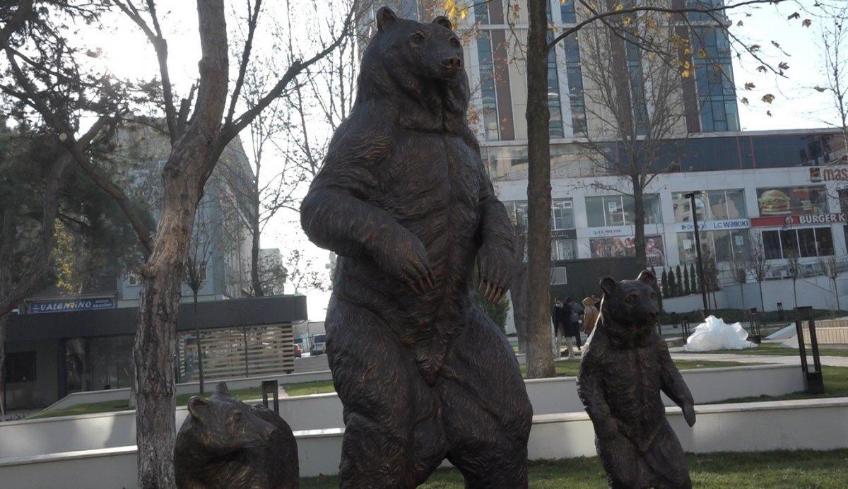 CHP'li Bilecik Belediyesi ayı heykeli yaptı