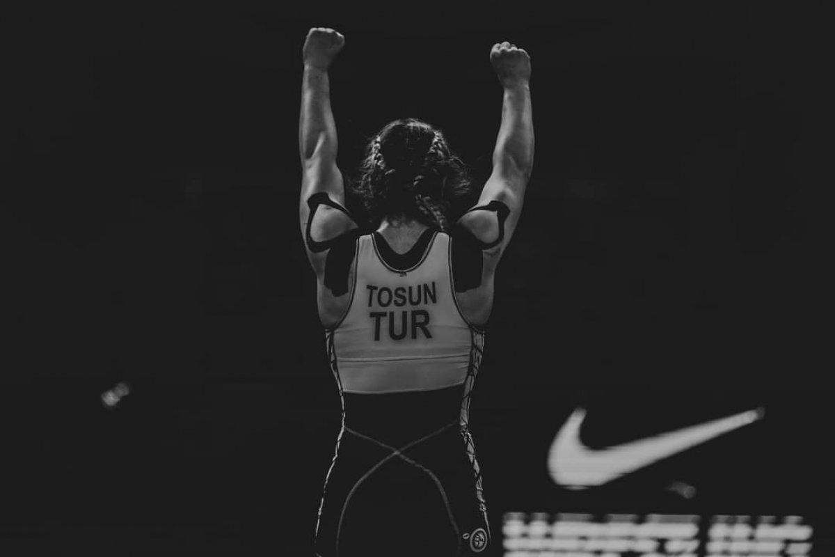 Milli güreşçi Buse Tosun Dünya Kupası'nda gümüş madalya kazandı