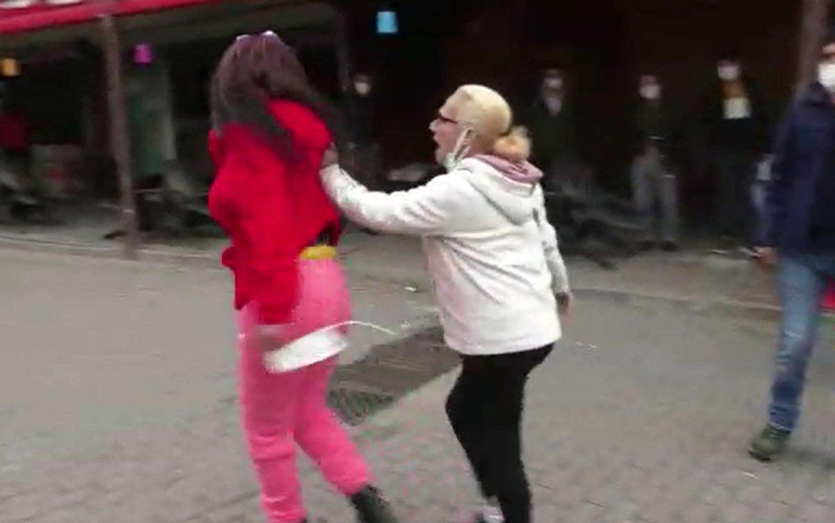 Bursa’da maske takması için uyaran polise saldırdı