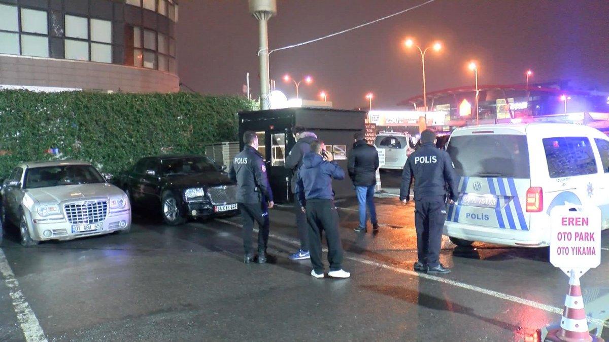 Bahçelievler'de park halindeki iki lüks araç kurşunlandı