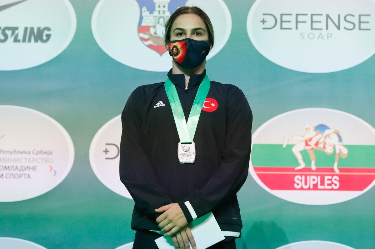 Milli güreşçi Buse Tosun Dünya Kupası'nda gümüş madalya kazandı