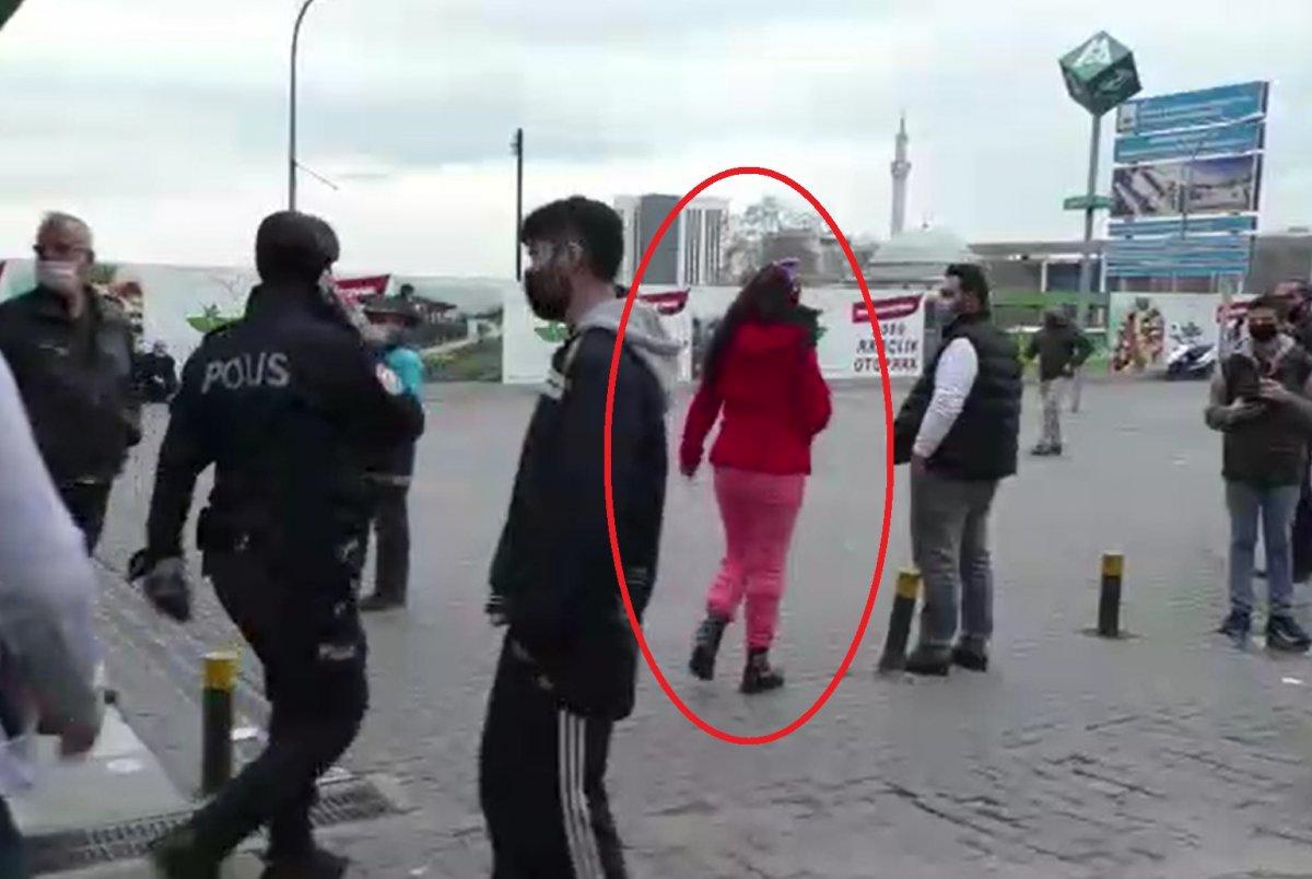 Bursa’da maske takması için uyaran polise saldırdı