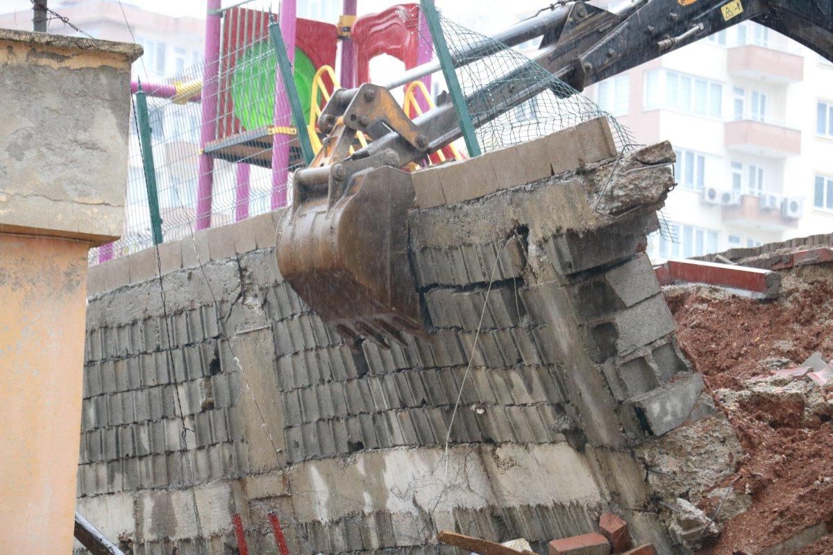 Kahramanmaraş'ta istinat duvarı çöktü