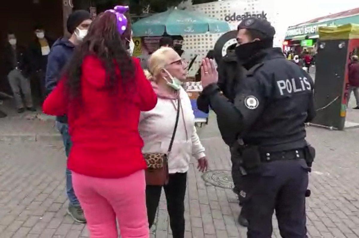 Bursa’da maske takması için uyaran polise saldırdı