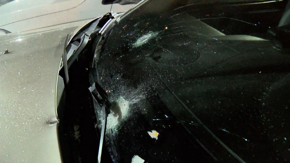 Bahçelievler'de park halindeki iki lüks araç kurşunlandı