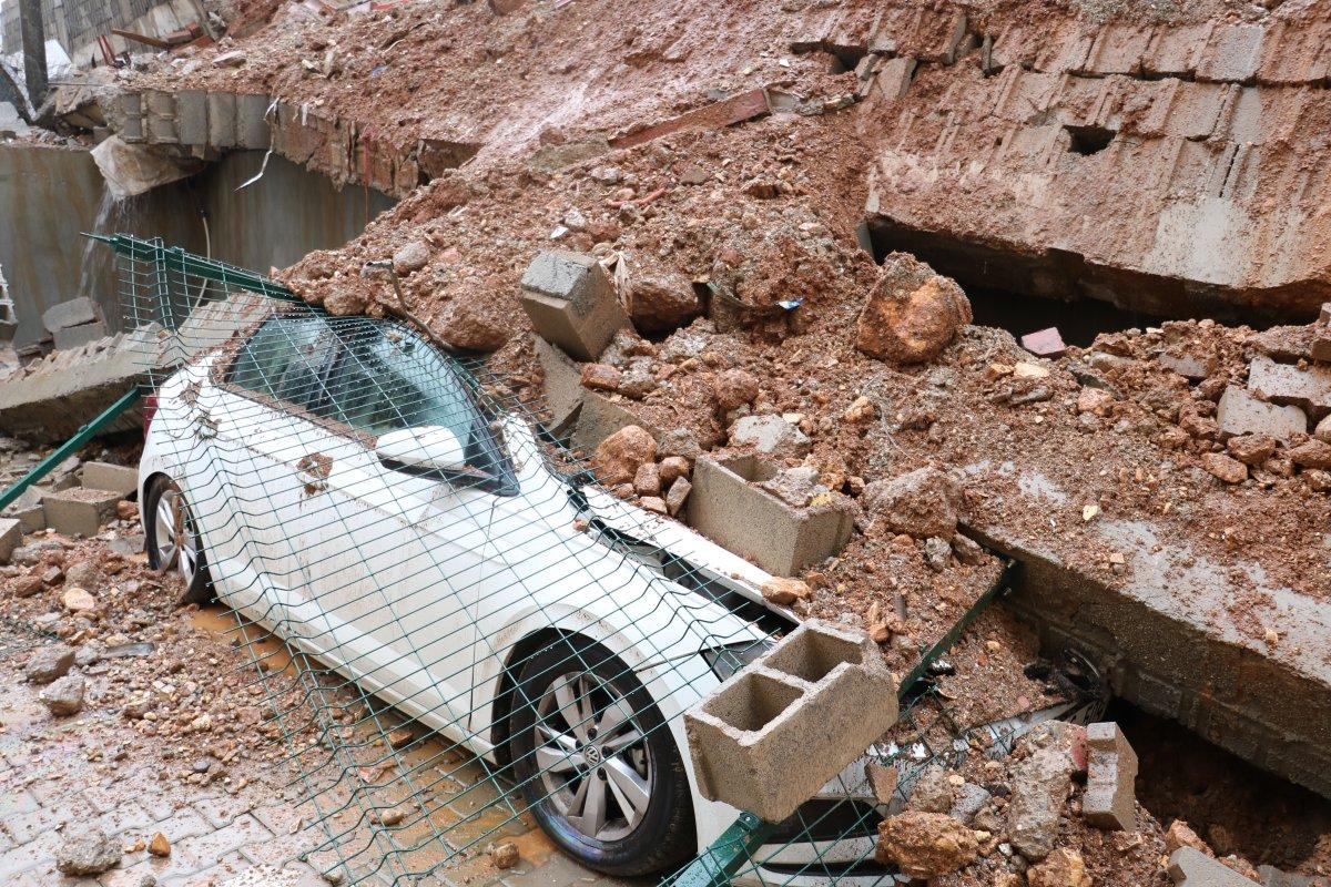 Kahramanmaraş'ta istinat duvarı çöktü