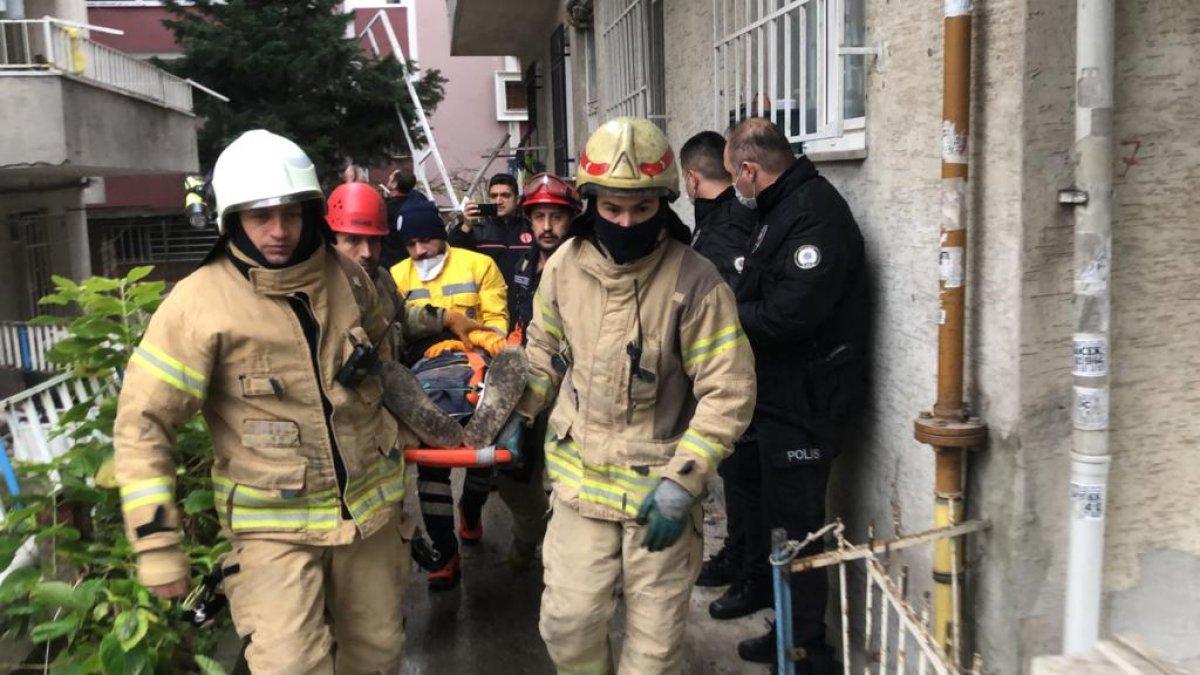 Avcılar'da 5 katlı binanın 3 balkonu çöktü