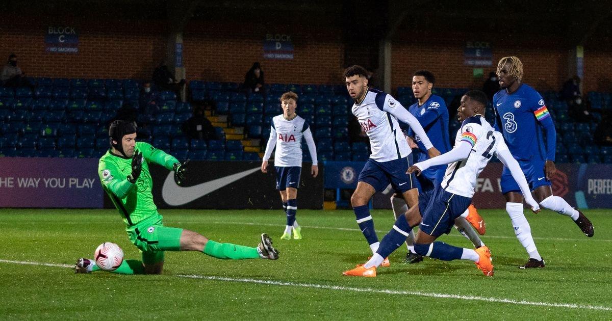 Yeniden futbola dönen Petr Cech ilk maçına çıktı