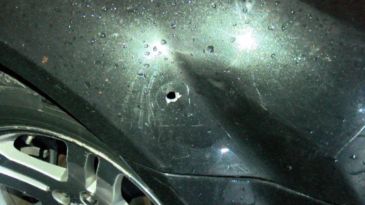 Bahçelievler'de park halindeki iki lüks araç kurşunlandı