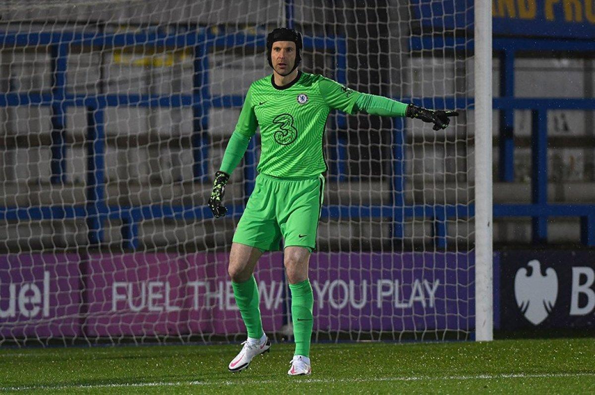 Yeniden futbola dönen Petr Cech ilk maçına çıktı