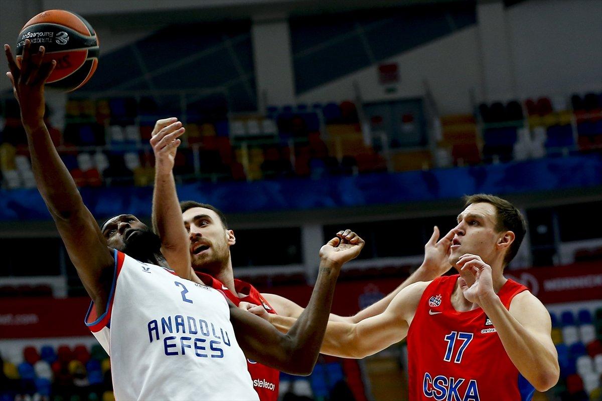 Anadolu Efes Avrupa Ligi'nde CSKA Moskova'dan fark yedi
