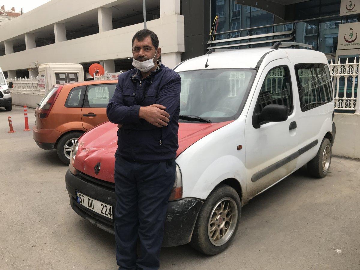 Sinop'ta kontrolü kaybeden sürücü kıyıdaki kayığa çarptı