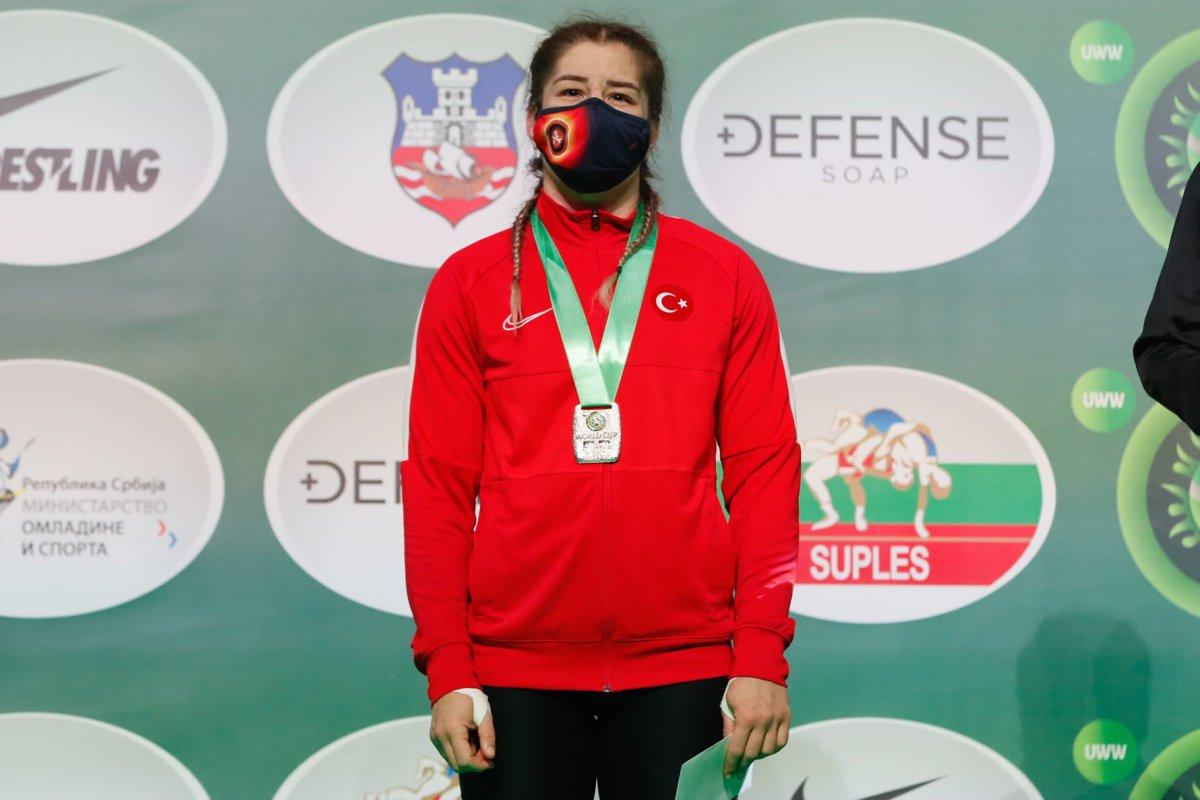 Milli güreşçi Yasemin Adar, Dünya Kupası'nda ikinci oldu