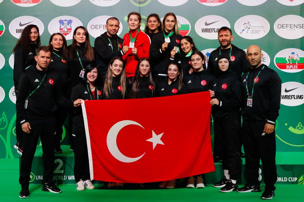 Milli güreşçi Yasemin Adar, Dünya Kupası'nda ikinci oldu