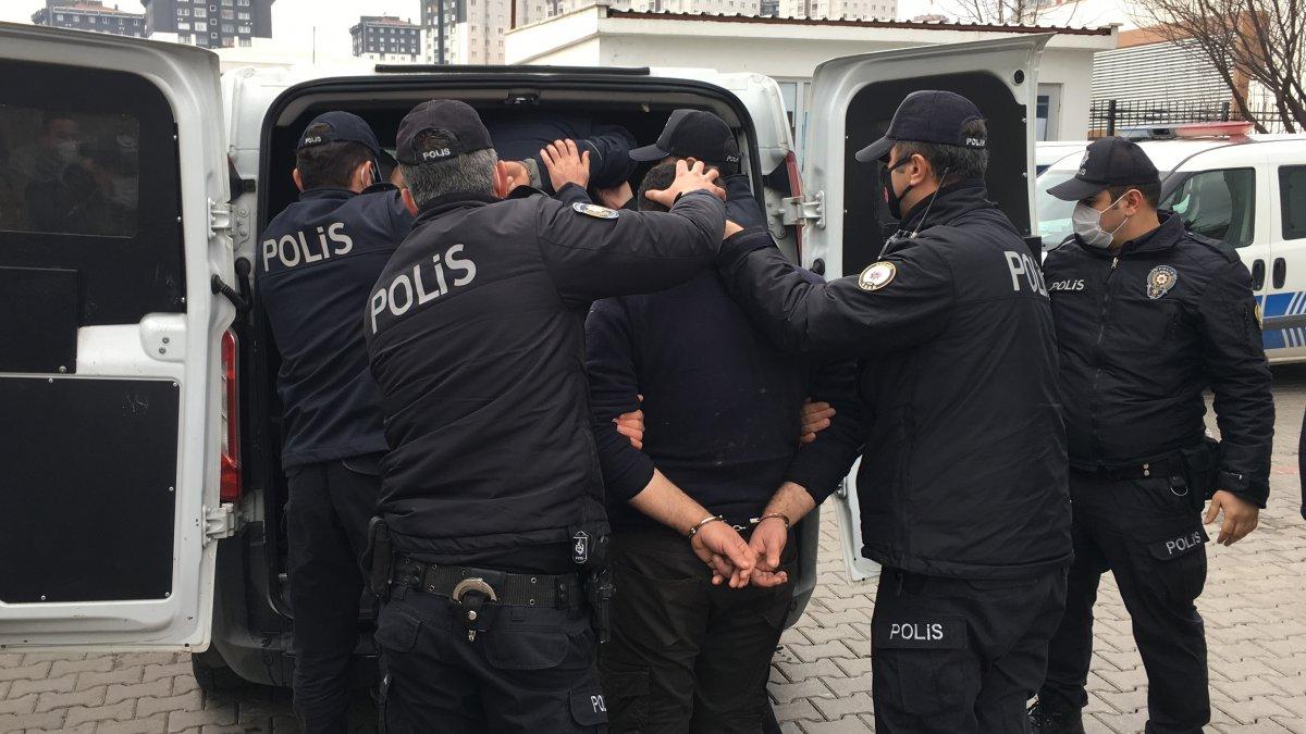 Ankara'da sokak kısıtlamasında kontrol noktasında polise saldıran 4 kişiye gözaltı