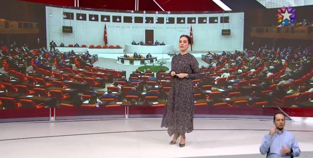 Ana haber spikerlerinin birbirinden farklı giyim tarzları