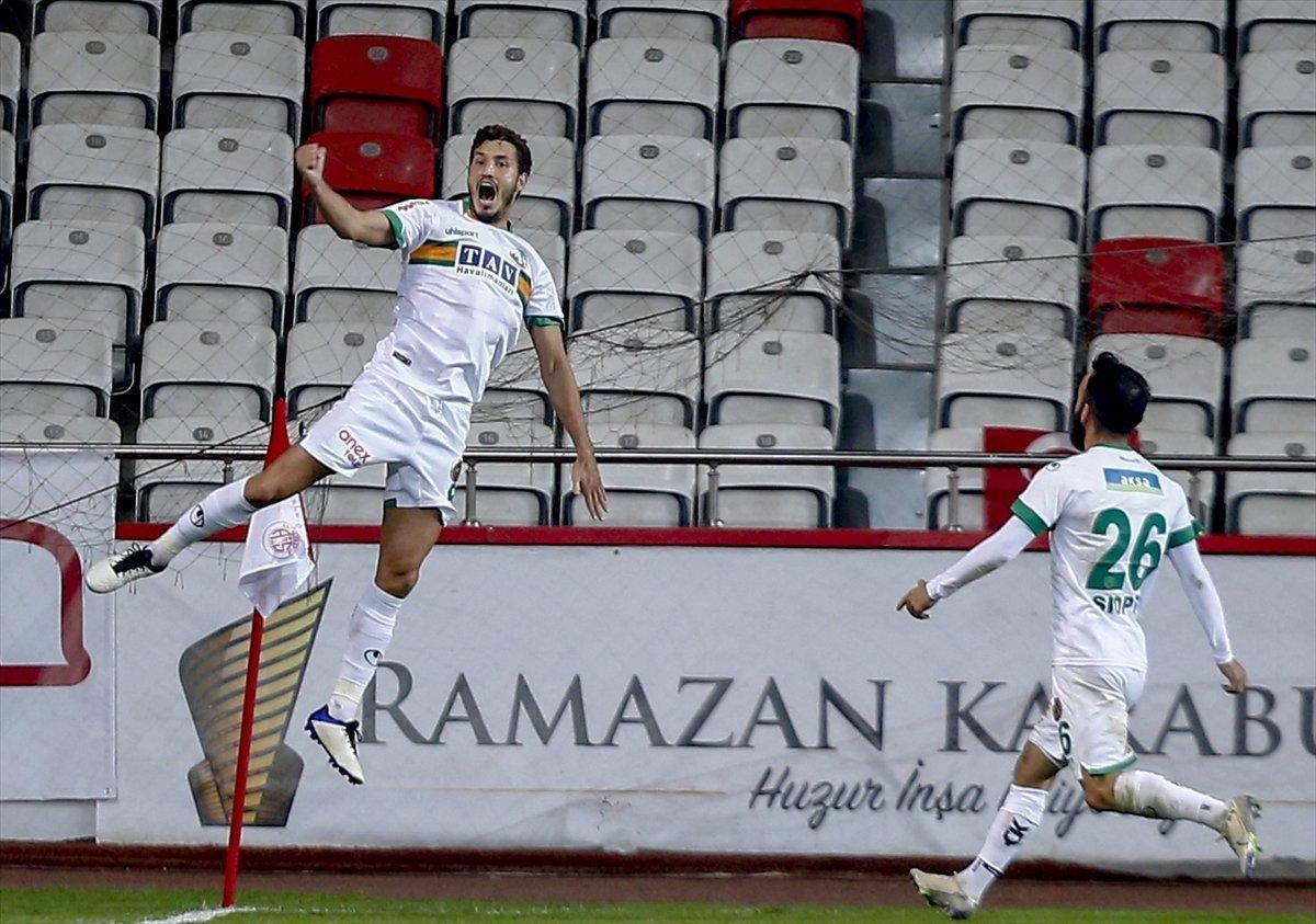 Galatasaray ve Beşiktaş Salih Uçan'ın peşinde