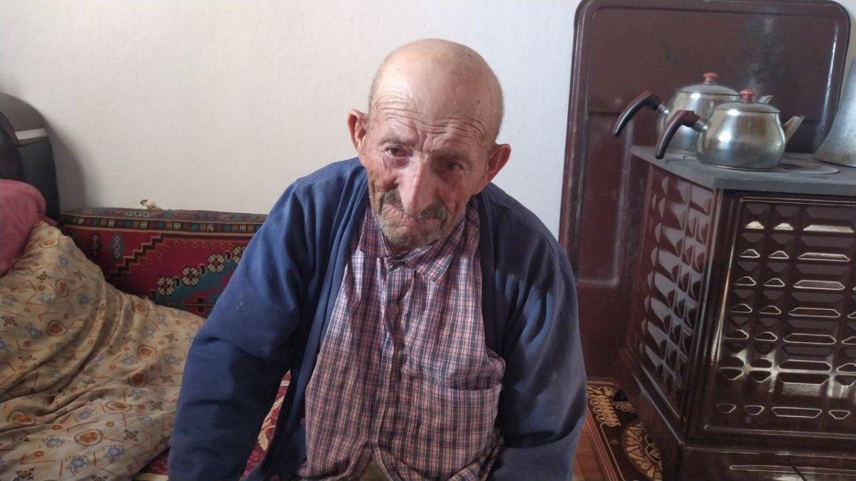 Sivas'ta 105 yaşında koronayı yenen Ömer amca: Yoğurt ve bal yiyin