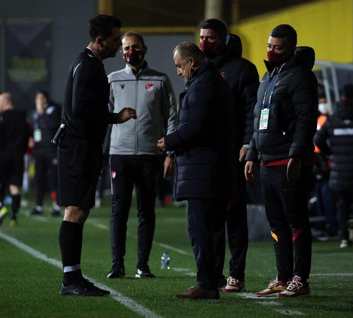 Galatasaray'da Fatih Terim kırmızı kart gördü