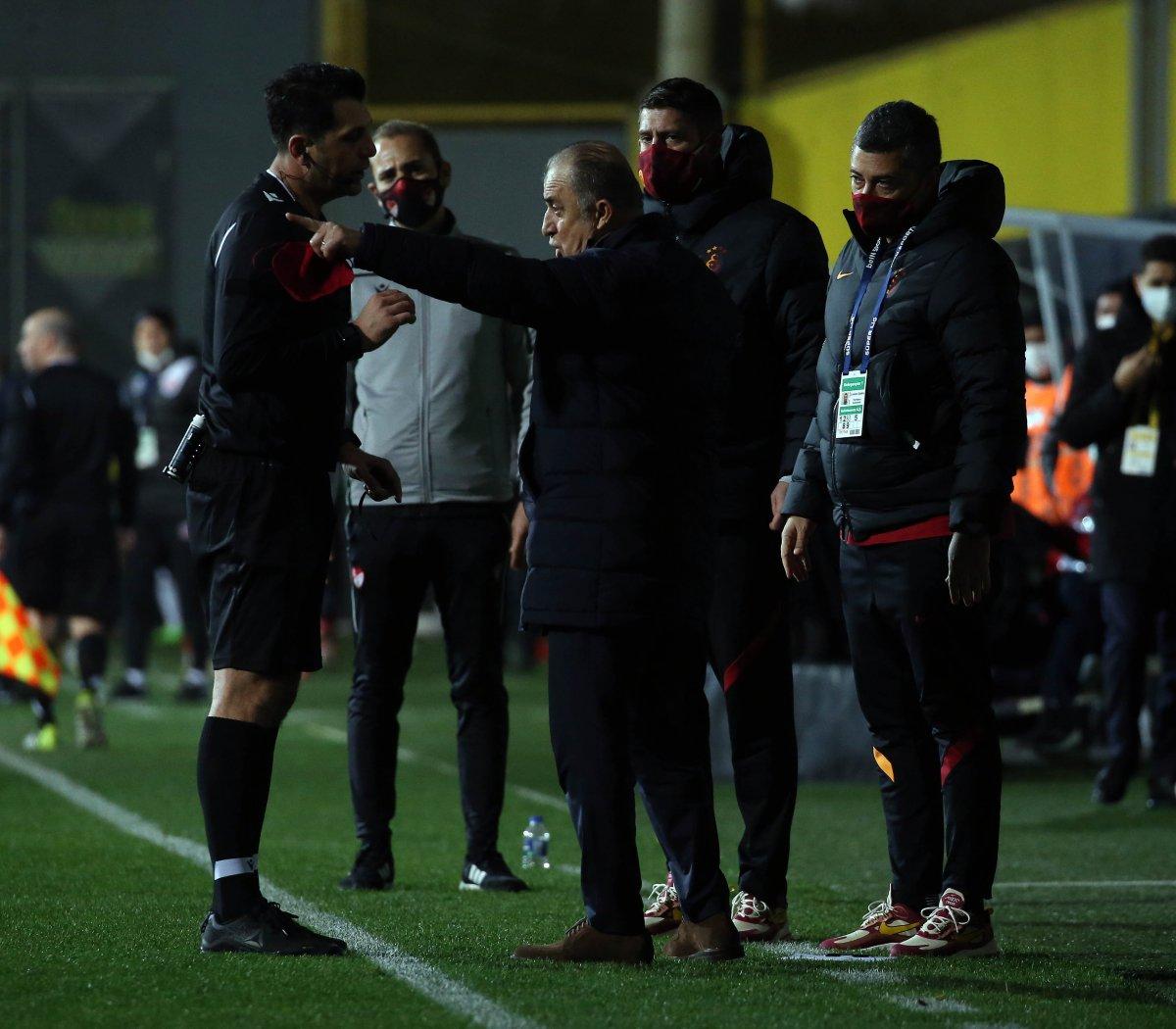 Galatasaray'da Fatih Terim kırmızı kart gördü