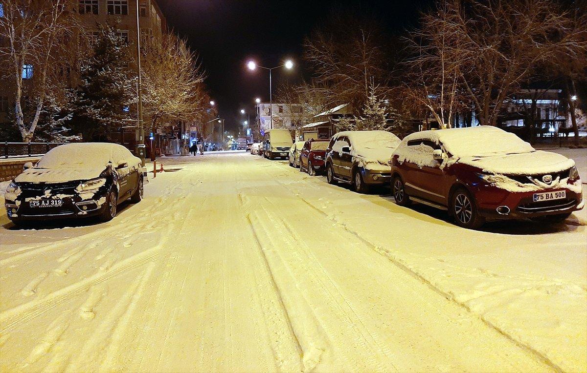 Ardahan ve Kars, beyaza büründü