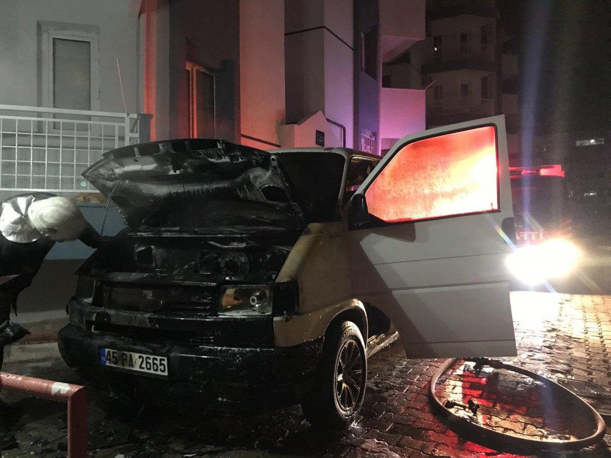 Aydın'da bir gün önce tamir ettirdiği aracı yandı