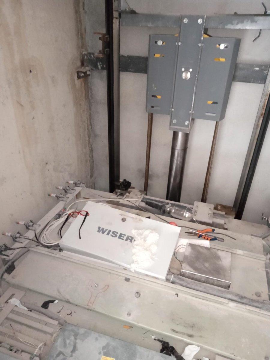 Adana'da asansörde sıkışan işçi, kalp masajıyla hayata döndü