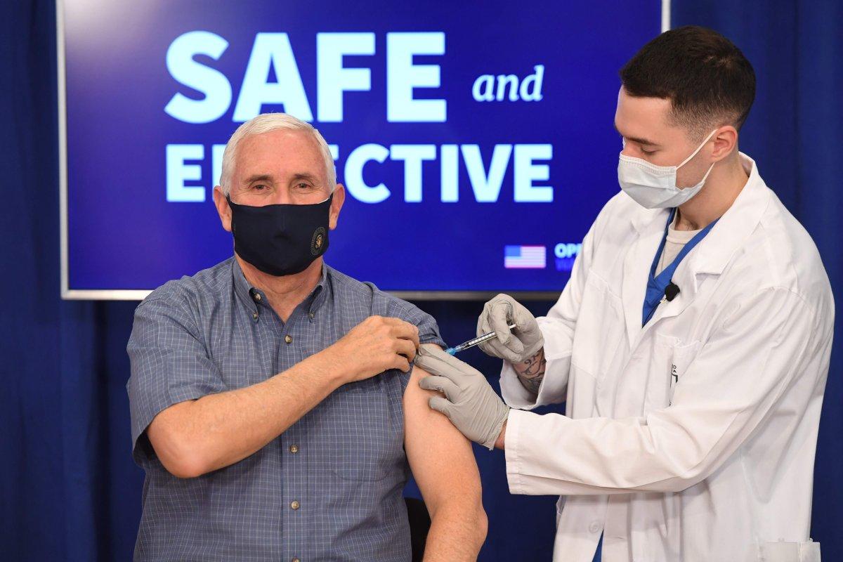 Mike Pence ve eşi canlı yayında koronavirüs aşısı oldu