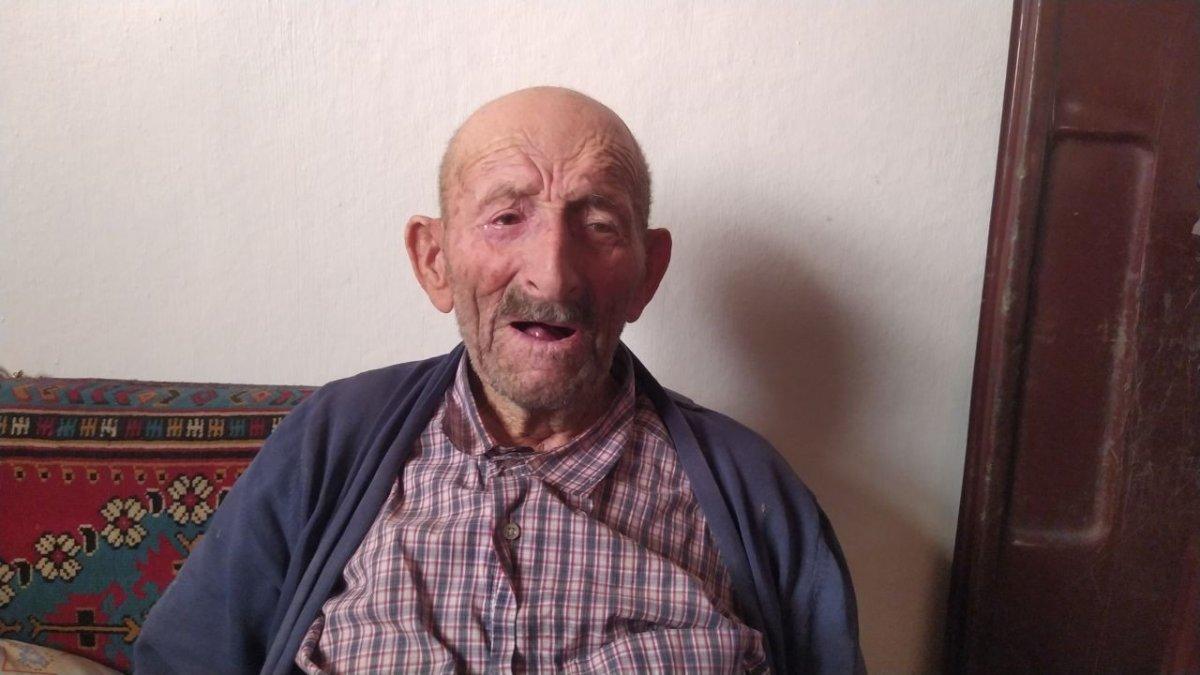 Sivas'ta 105 yaşında koronayı yenen Ömer amca: Yoğurt ve bal yiyin