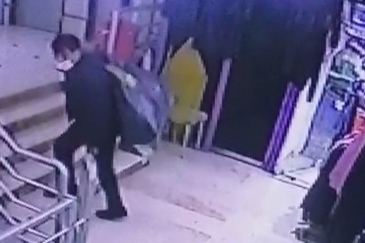 Fatih'te yakalanan hırsız, esnaf tarafından darbedildi