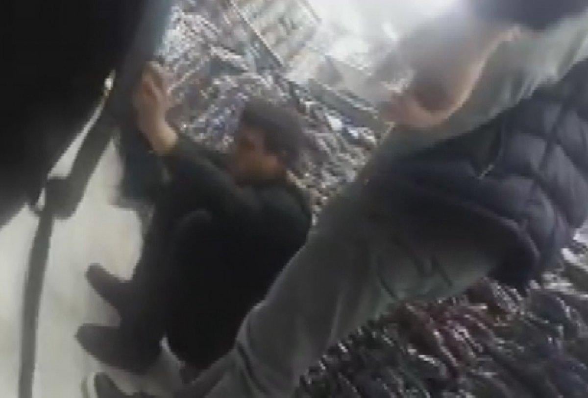 Fatih'te yakalanan hırsız, esnaf tarafından darbedildi