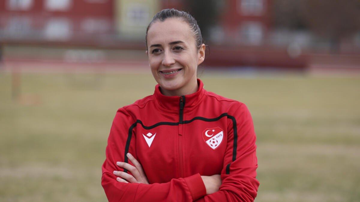 FIFA kokartlı hakem Cansu Tiryaki: Messi ve Ronaldo'nun maçını yönetmek isterim