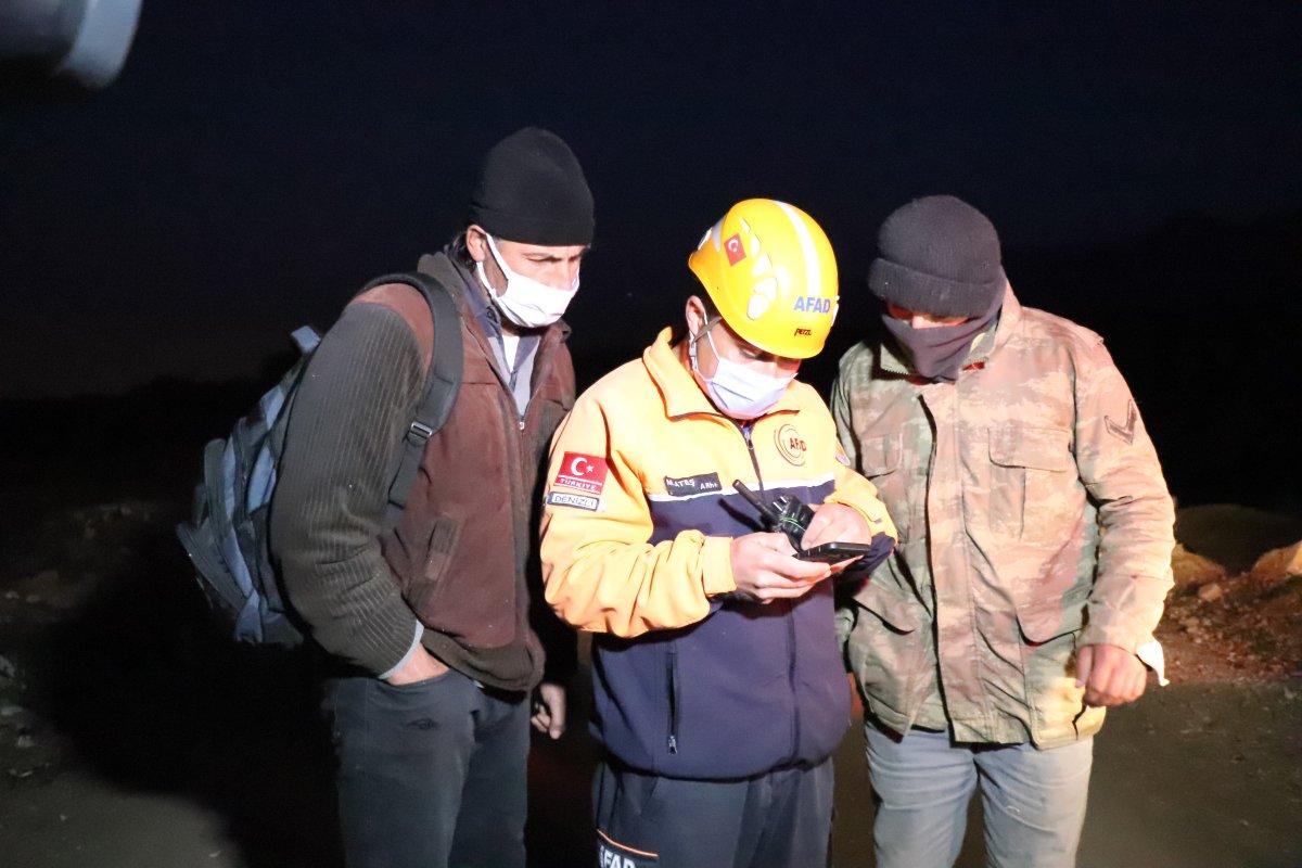 Denizli'de dağda mahsur kalan genç kurtarıldı