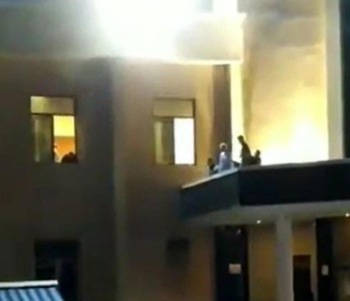 Gaziantep'teki yangında sağlıkçılar, camları kırıp hastaları kurtarmaya çalıştı