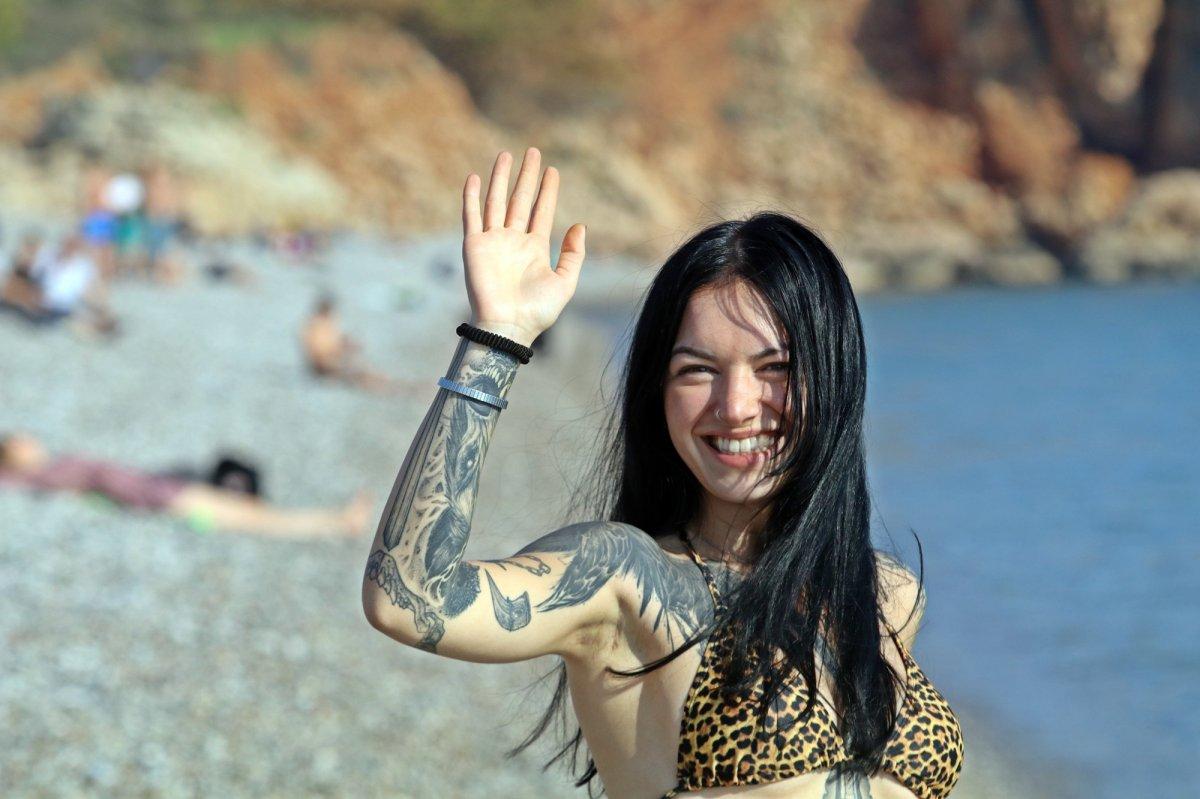 Antalya'daki turistlerin deniz keyfi