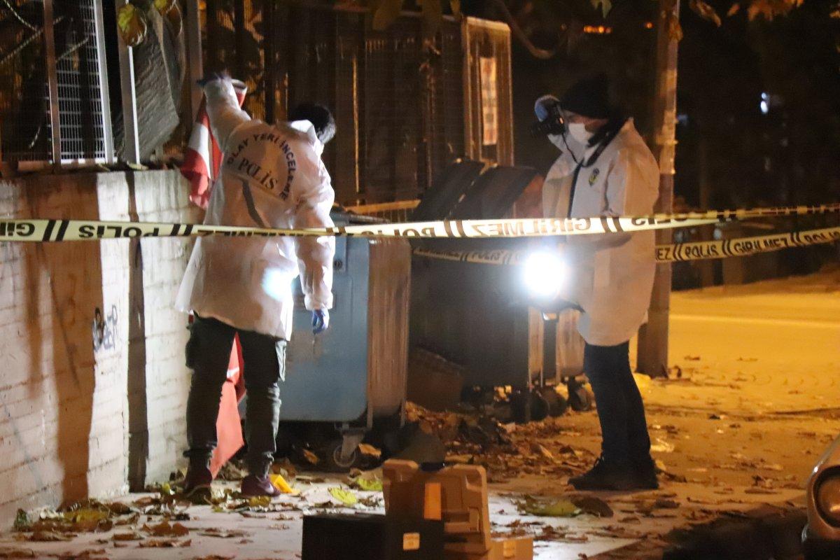 Denizli'de Atatürk büstü ve Türk bayrağına zarar veren şahsa suçüstü