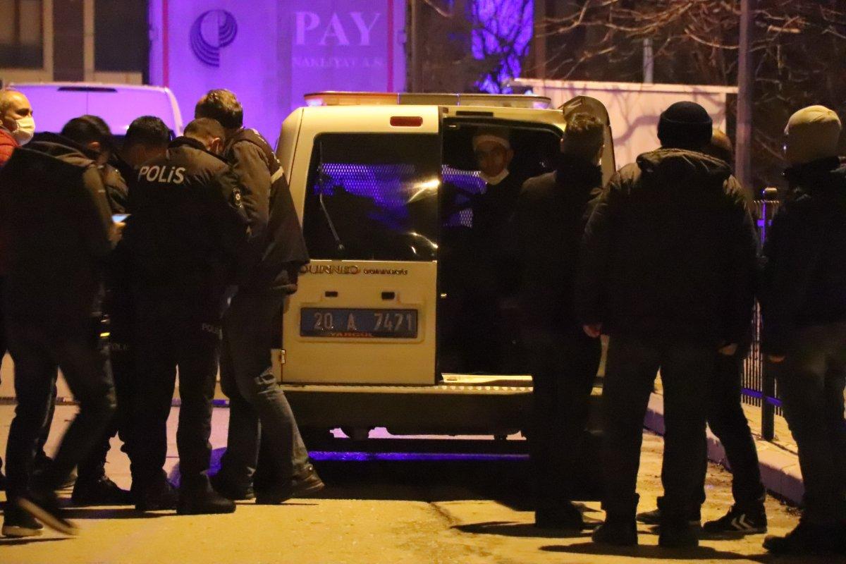 Denizli'de Atatürk büstü ve Türk bayrağına zarar veren şahsa suçüstü